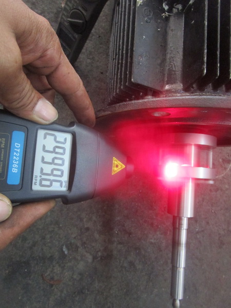 วัดความเร็วรอบมอเตอร์ Digital laser Tachometer RPM meter