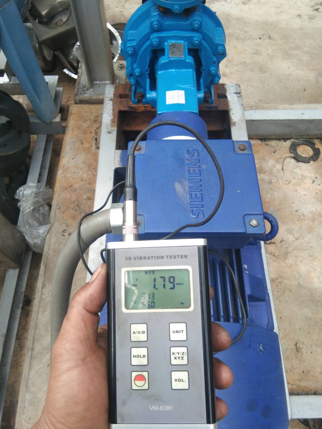 ตรวจสอบค่าความสั่นสะเทือนของปั๊ม Digital 3D Vibration Meter